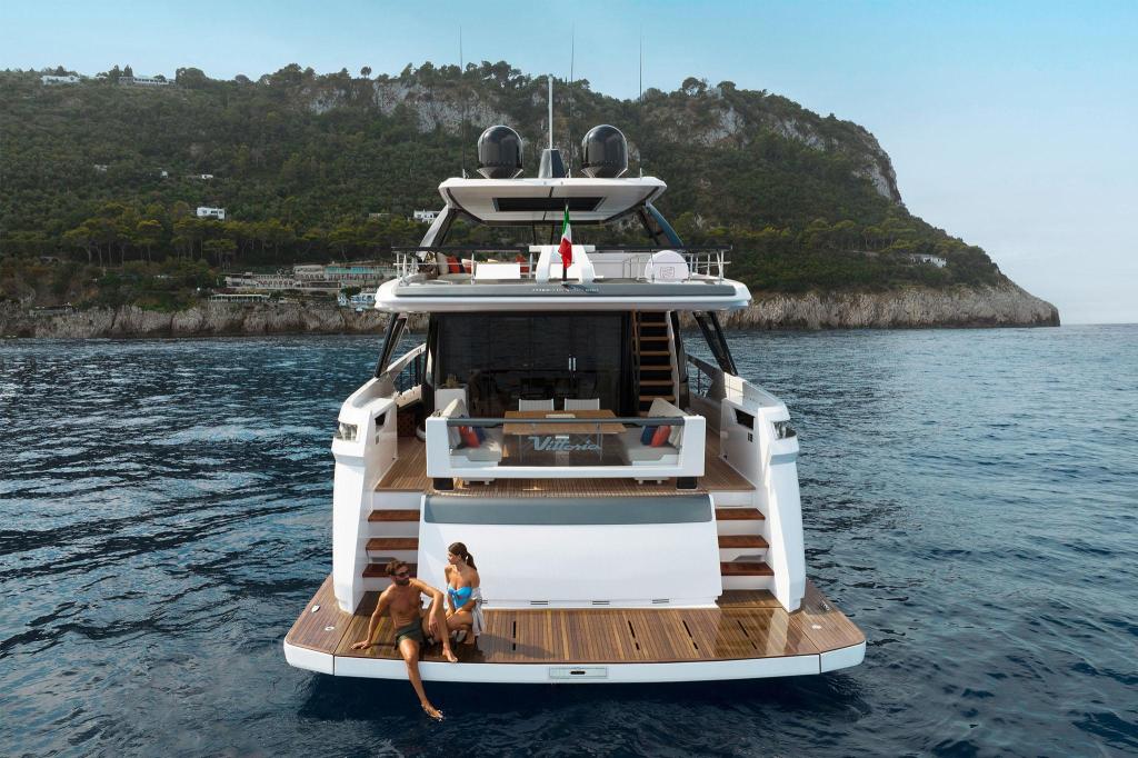 Ferretti 860