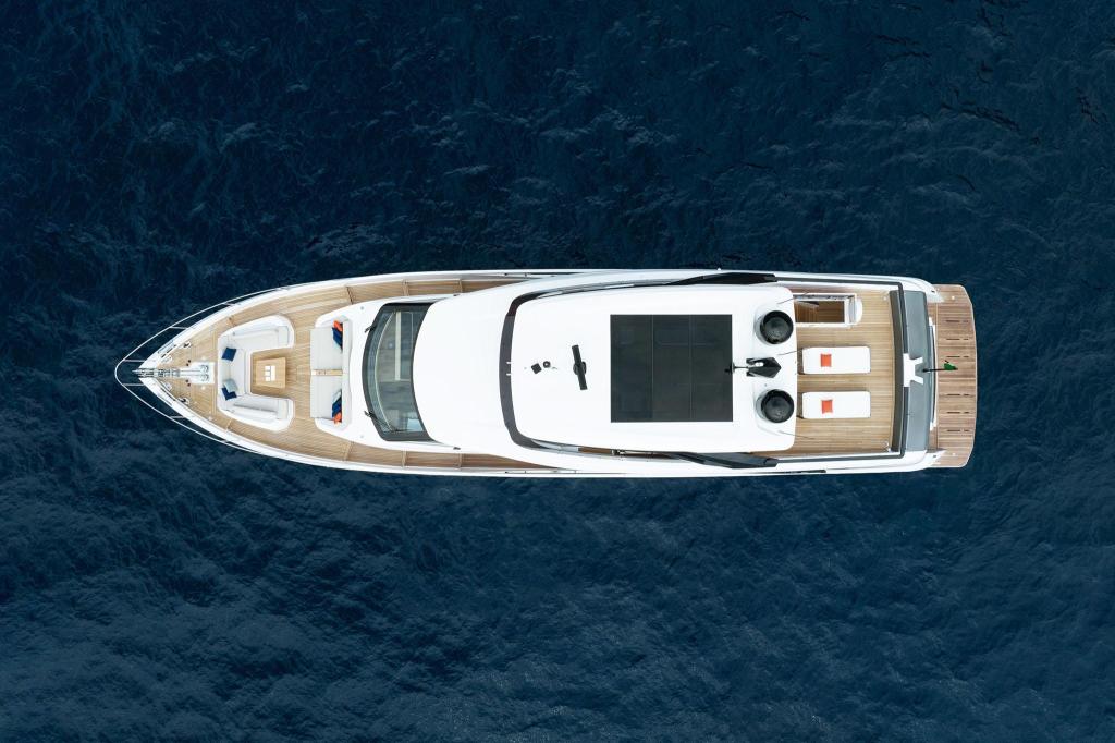 Ferretti 860