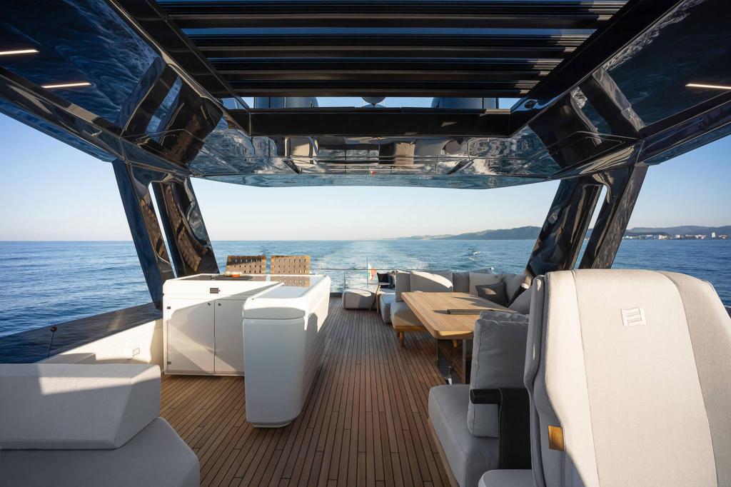 Ferretti 780