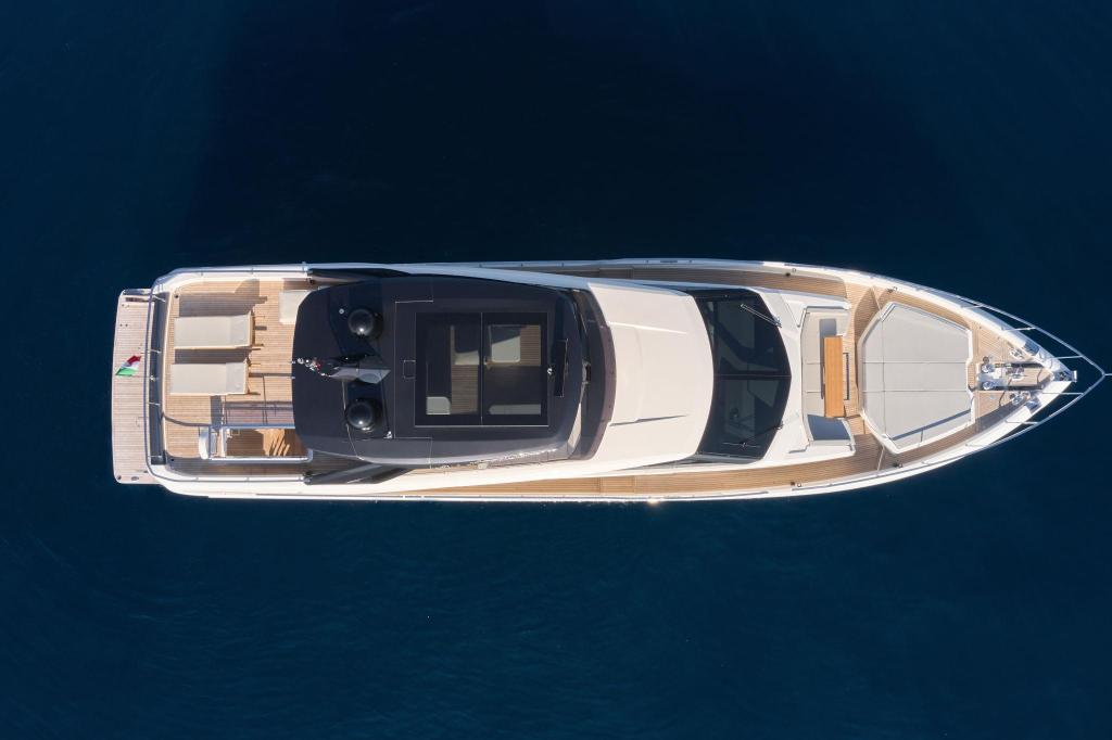 Ferretti 780