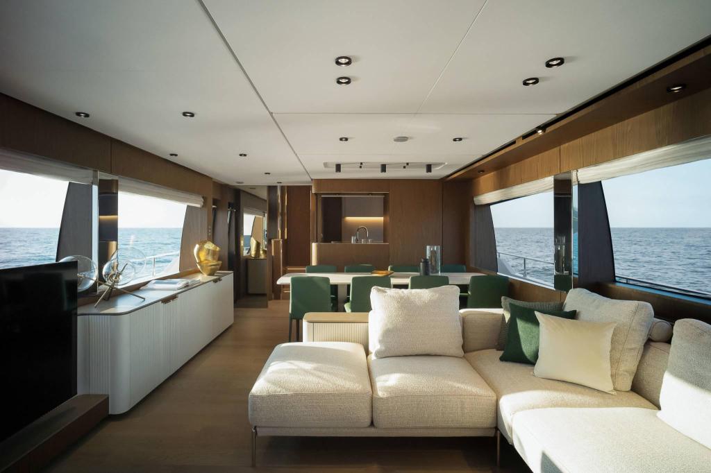 Ferretti 780