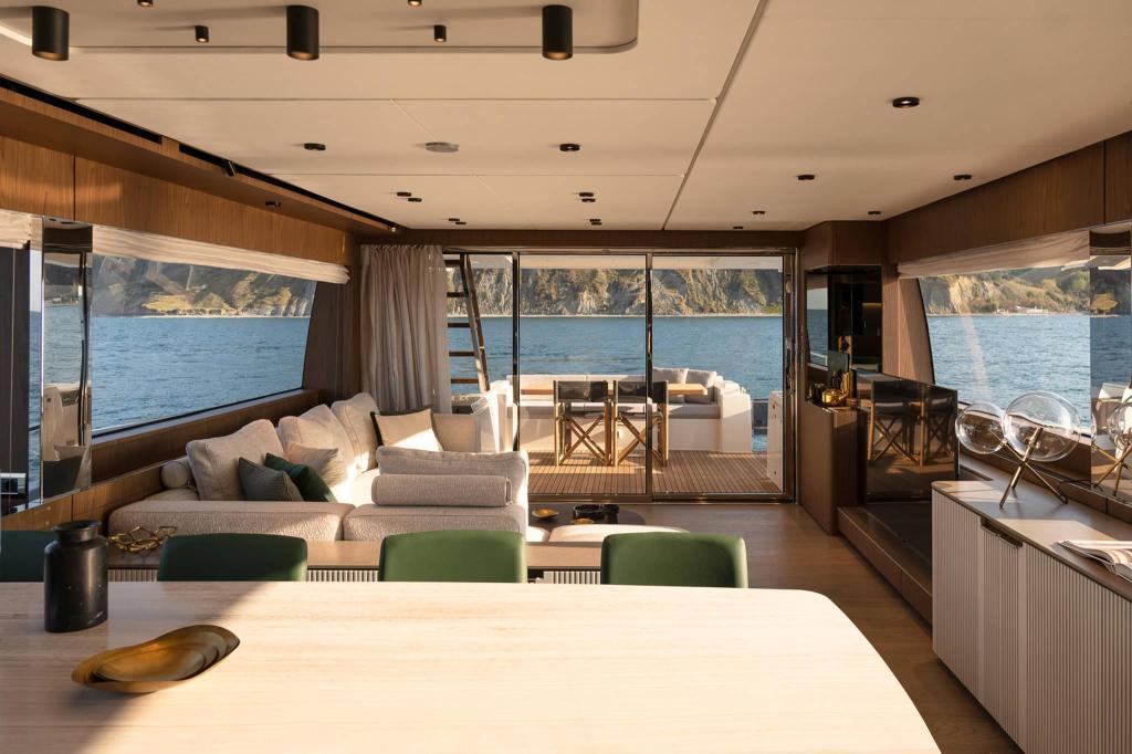 Ferretti 780