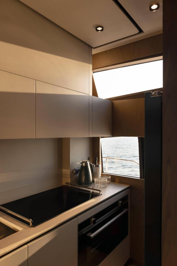 Ferretti 780