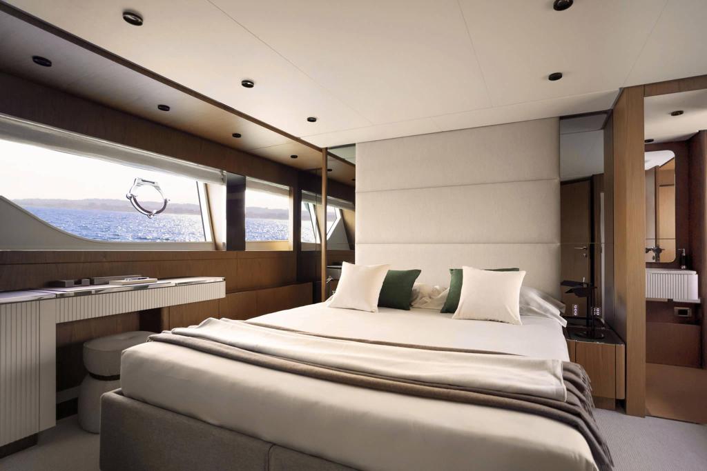 Ferretti 780