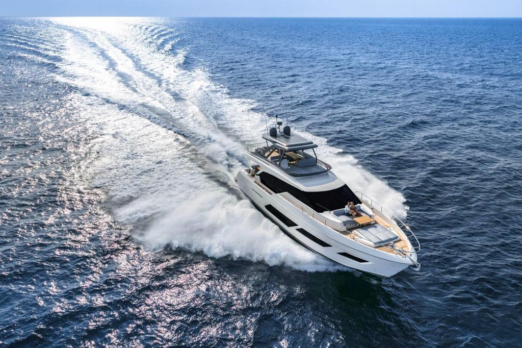 Ferretti 720
