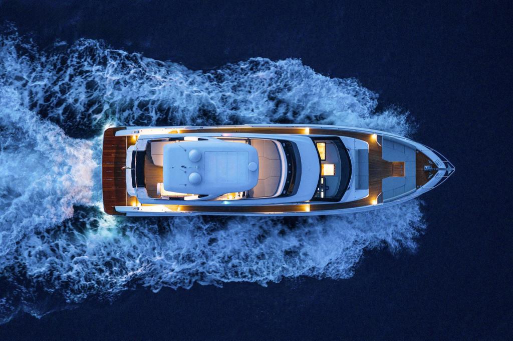 Ferretti 670
