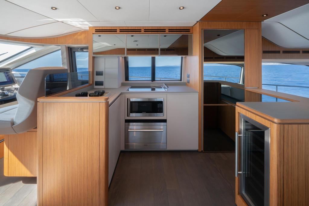 Ferretti 670