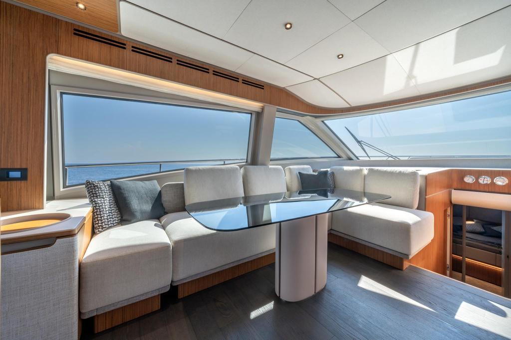 Ferretti 670