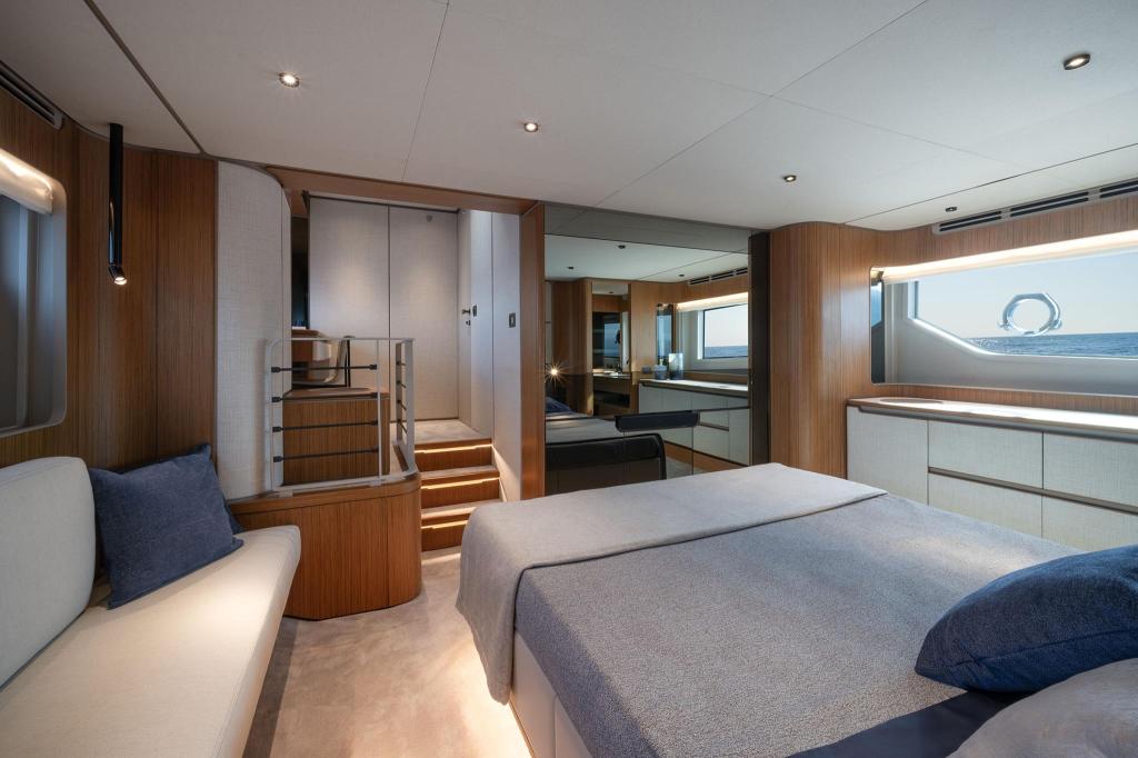 Ferretti 670
