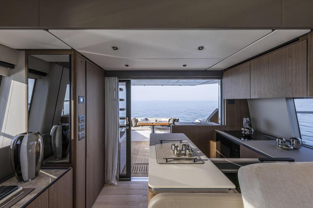 Ferretti 580