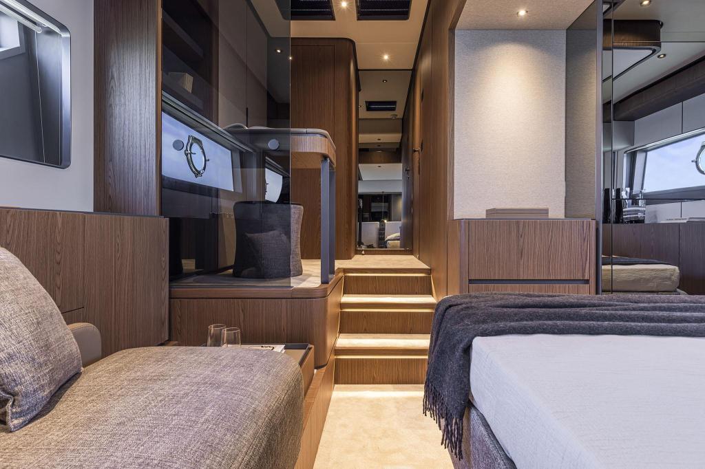 Ferretti 580