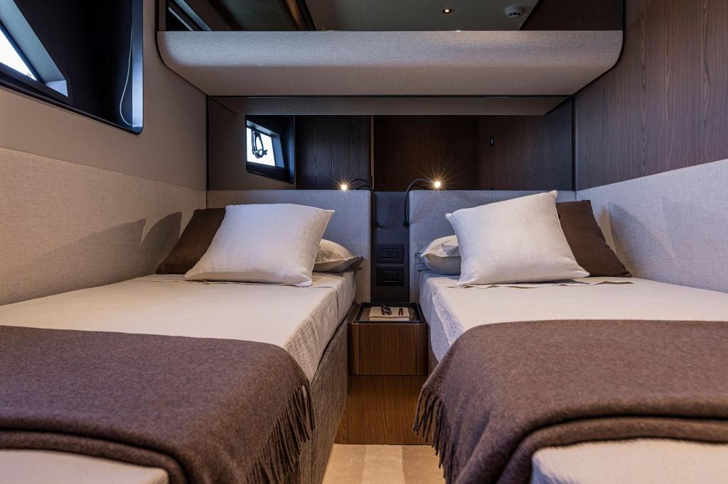 Ferretti 580