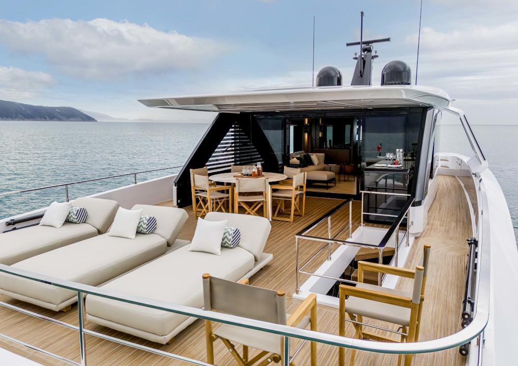 Ferretti Infynito 90