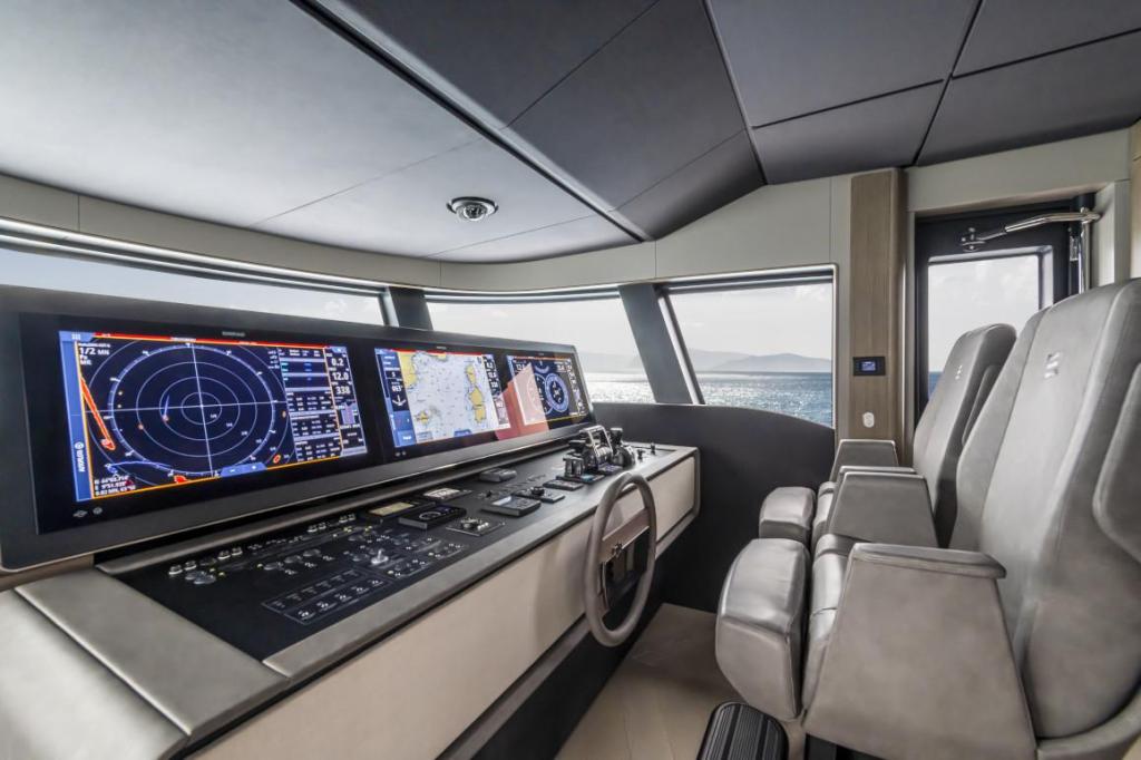 Ferretti Infynito 90