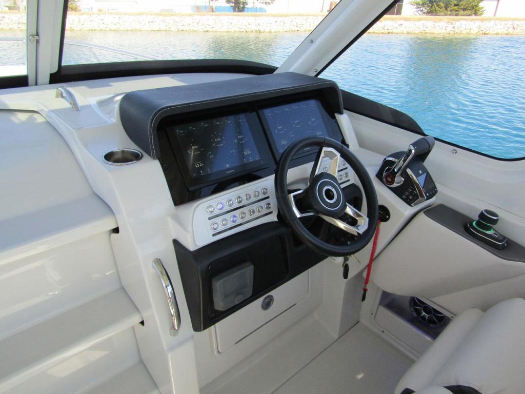 Crownline 310 CRX