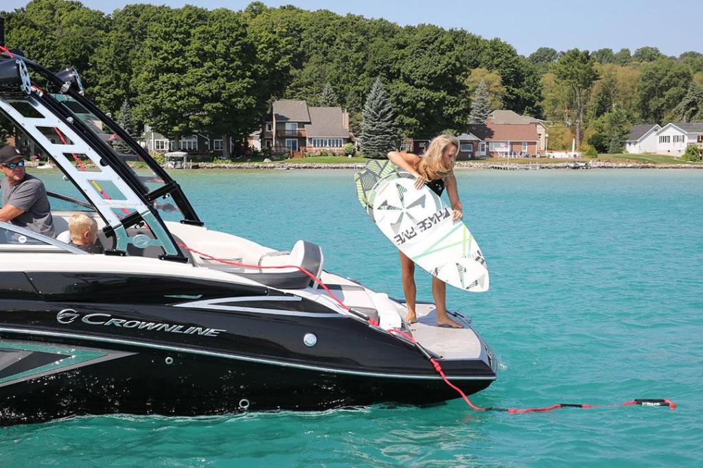 Crownline E255 Surf