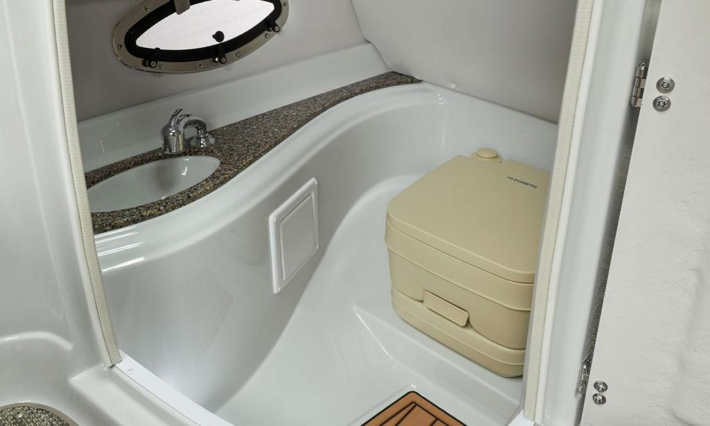 Crownline E235