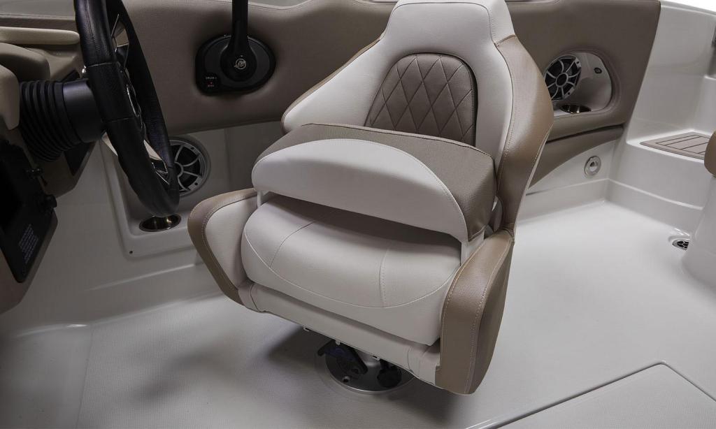 Crownline E210 XS
