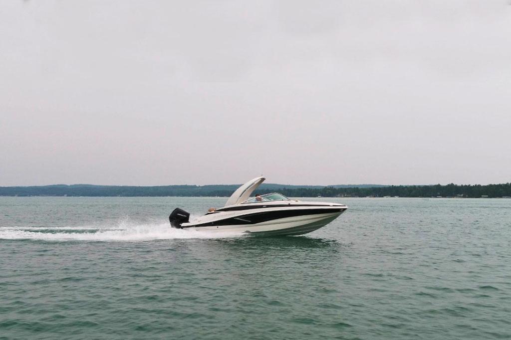 Crownline E260 XS