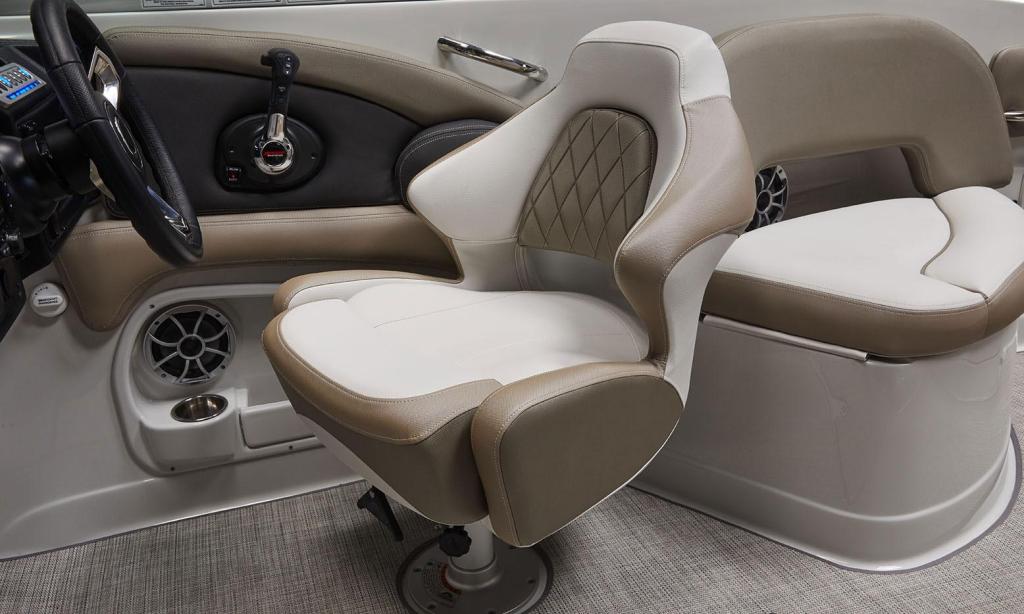 Crownline E260 XS