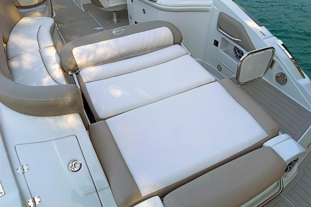 Crownline E280 XS
