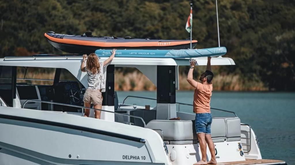 Delphia 10 Lounge Top