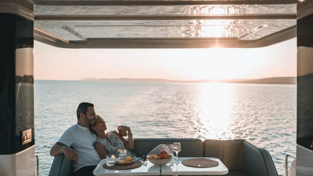 Delphia 10 Lounge Top