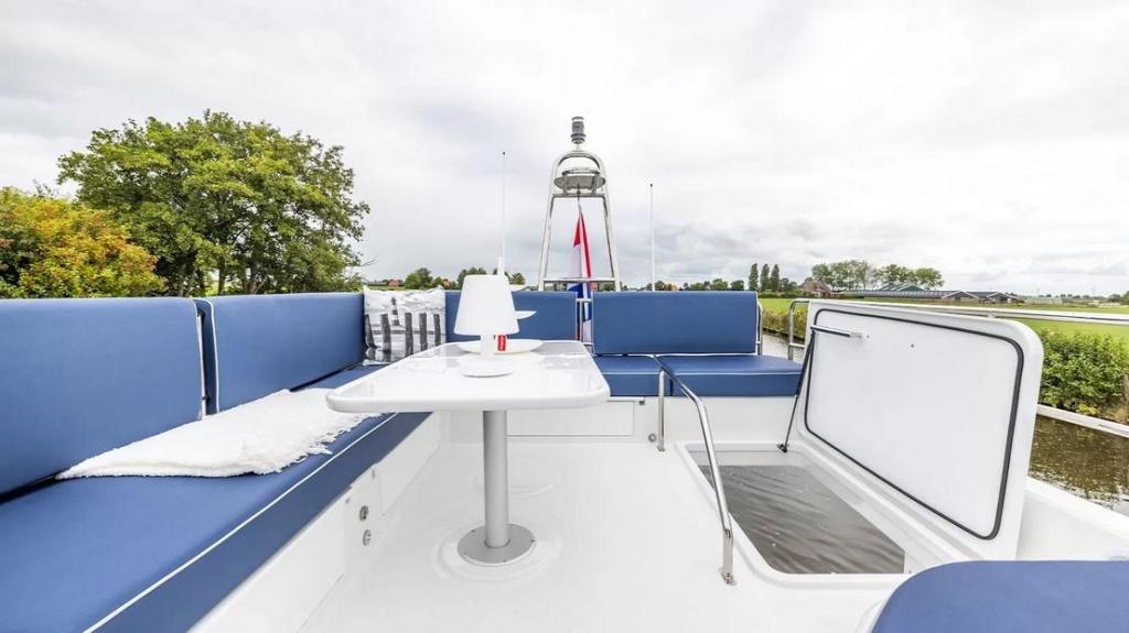 Delphia 11 Flylounge