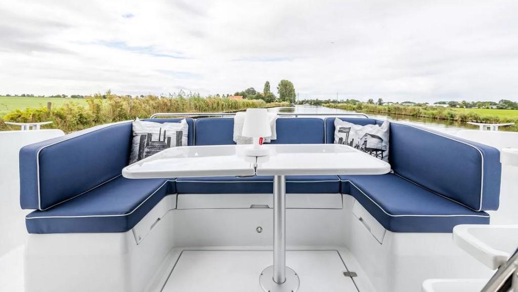 Delphia 11 Flylounge