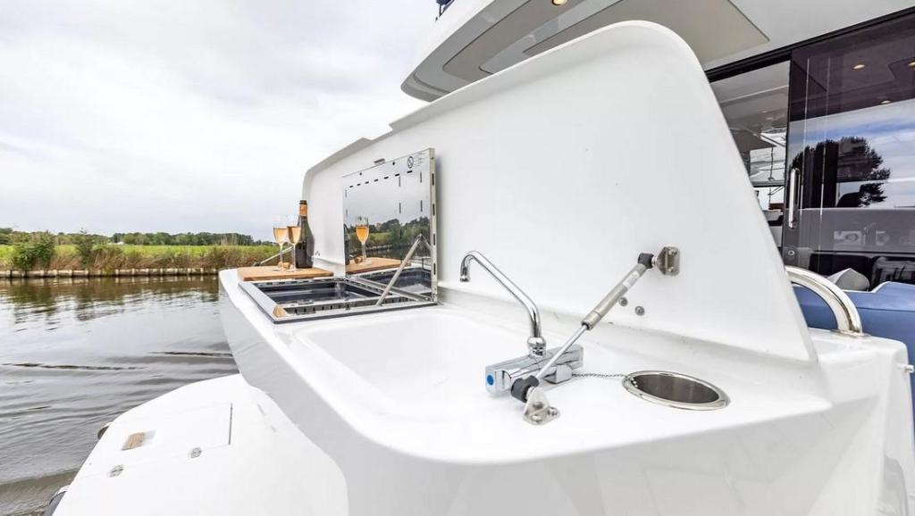 Delphia 11 Flylounge