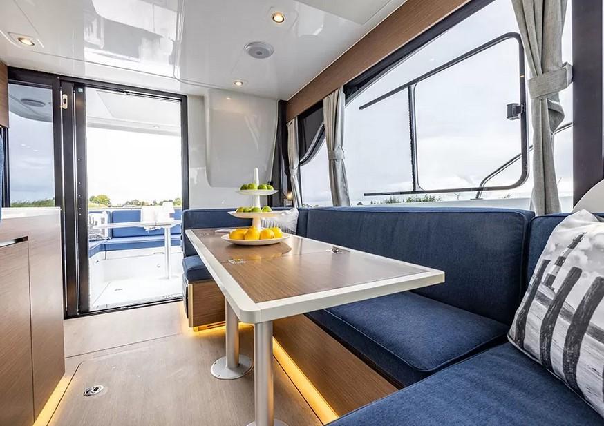 Delphia 11 Flylounge