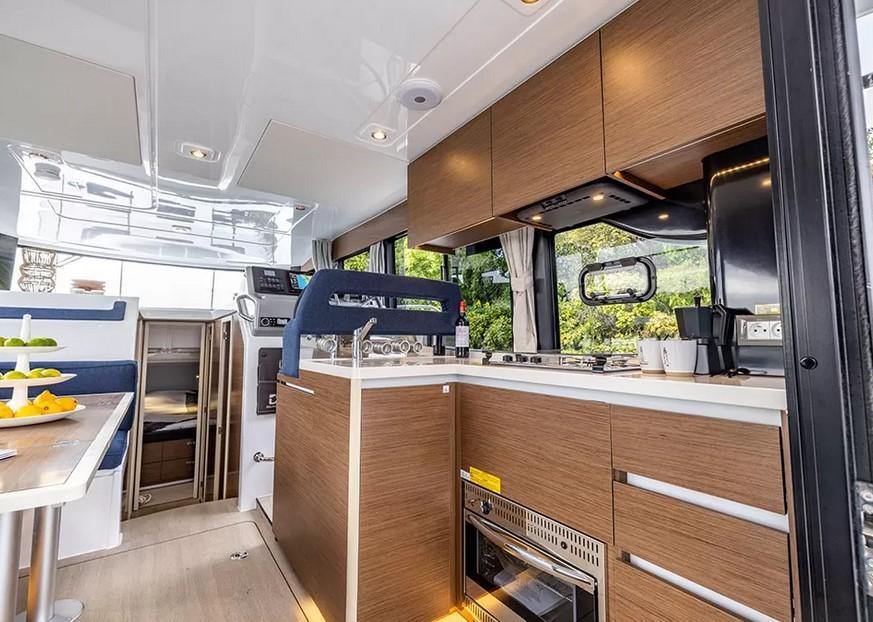 Delphia 11 Flylounge