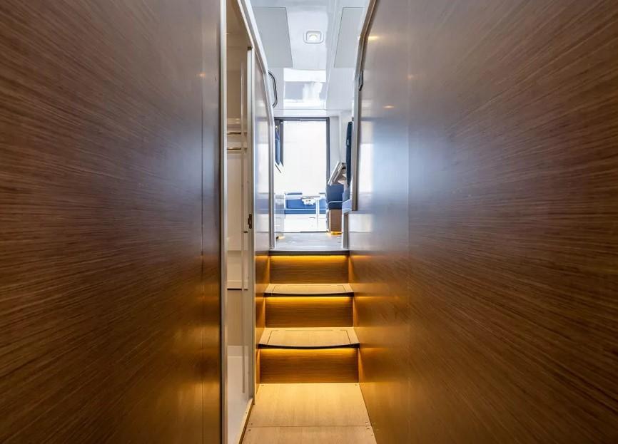 Delphia 11 Flylounge