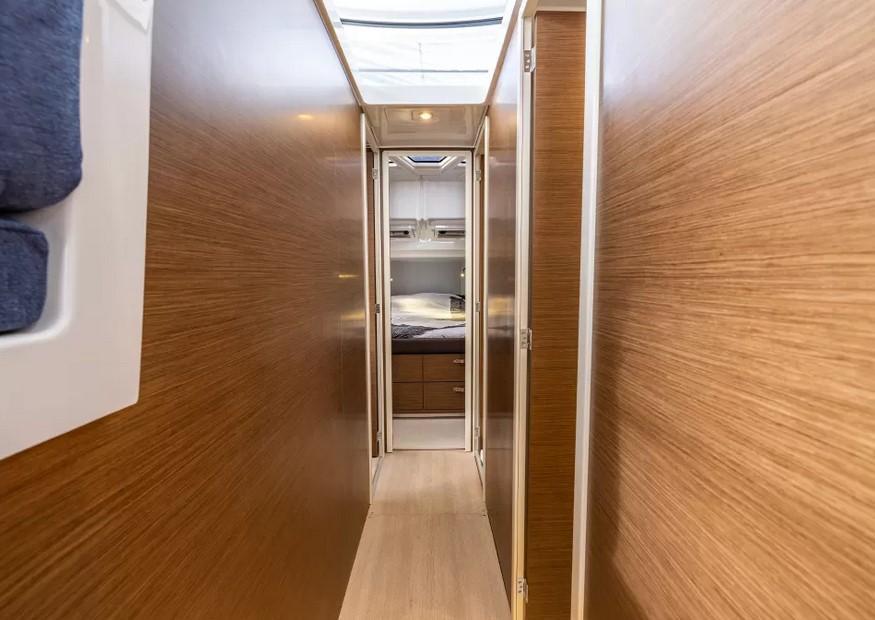 Delphia 11 Flylounge