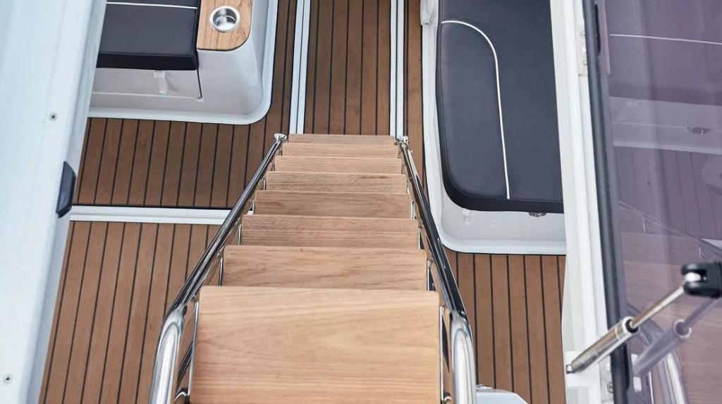 Delphia 12 Flylounge