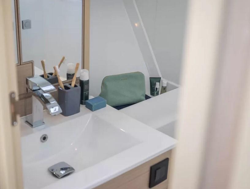 Delphia 12 Flylounge