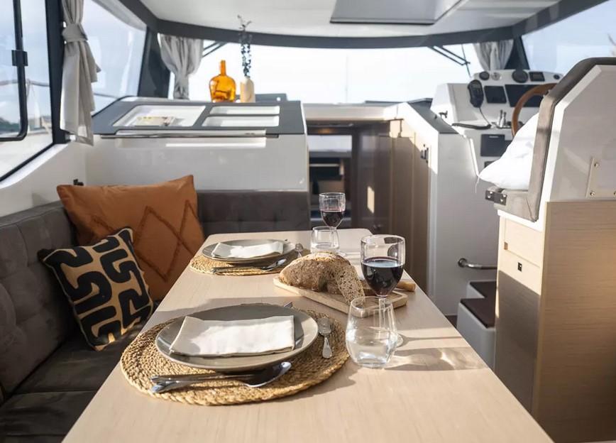 Delphia 12 Flylounge