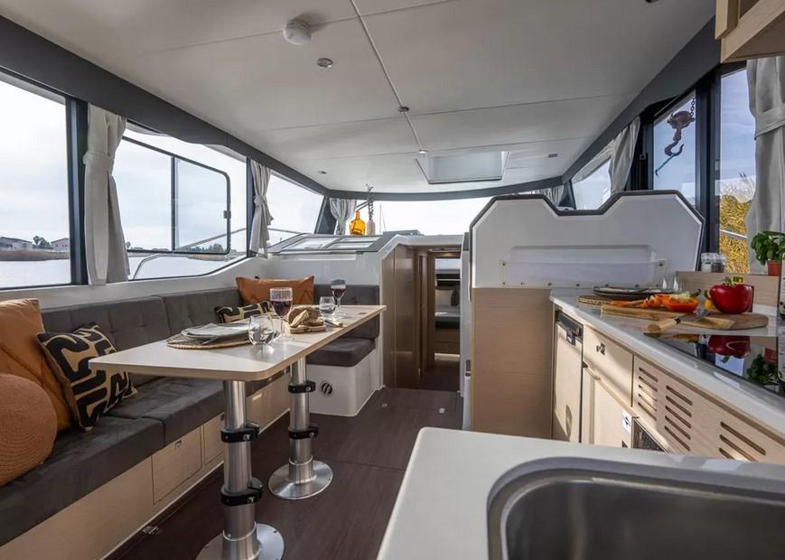 Delphia 12 Flylounge