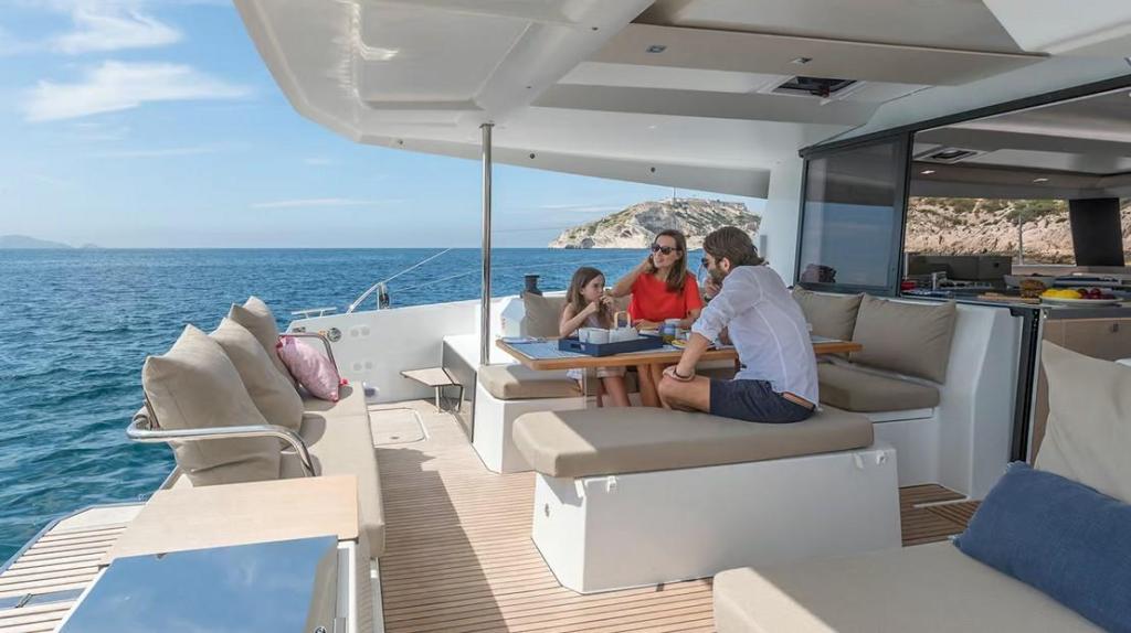 Fountaine Pajot Astr&eacute;a 42