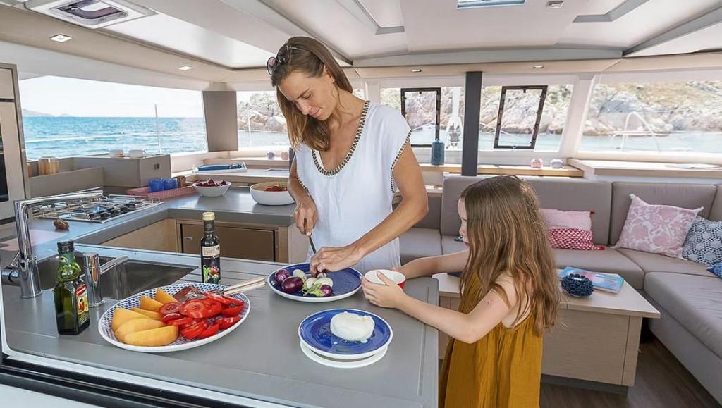 Fountaine Pajot Astr&eacute;a 42