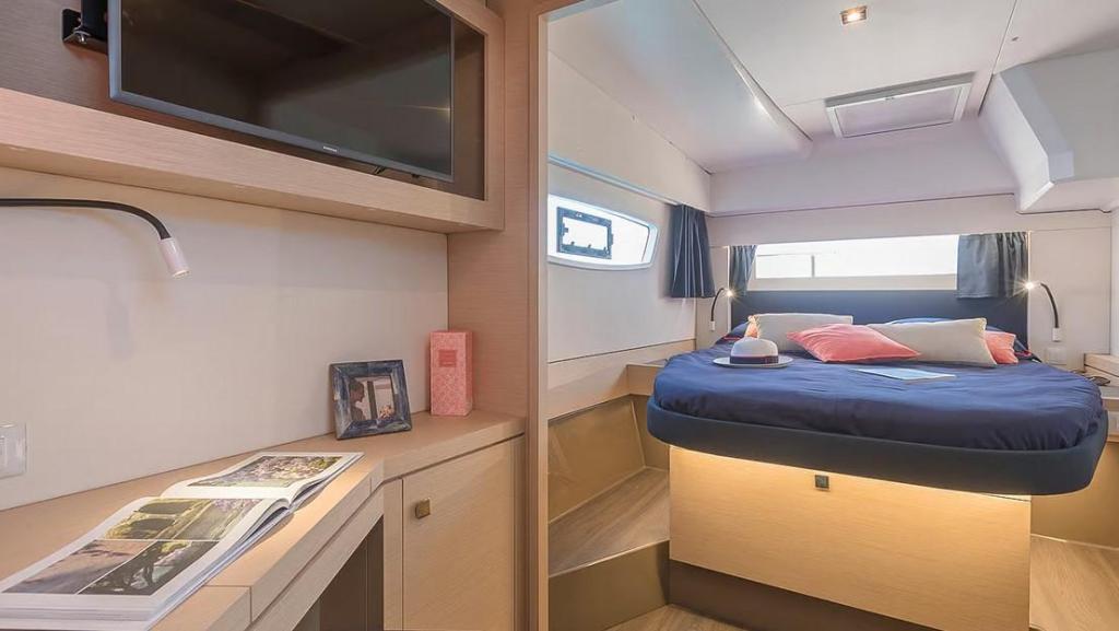 Fountaine Pajot Astr&eacute;a 42