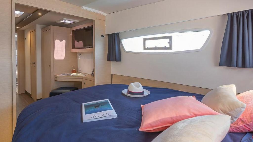 Fountaine Pajot Astr&eacute;a 42