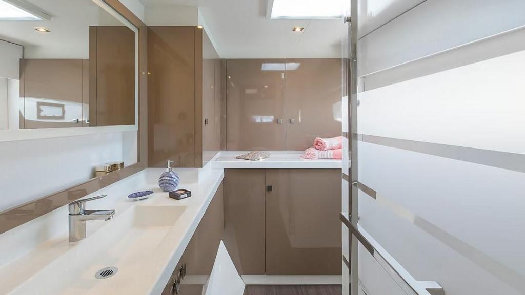 Fountaine Pajot Astr&eacute;a 42