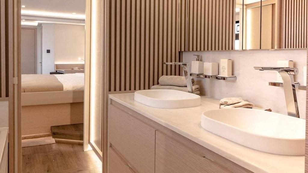 Fountaine Pajot Thira 80