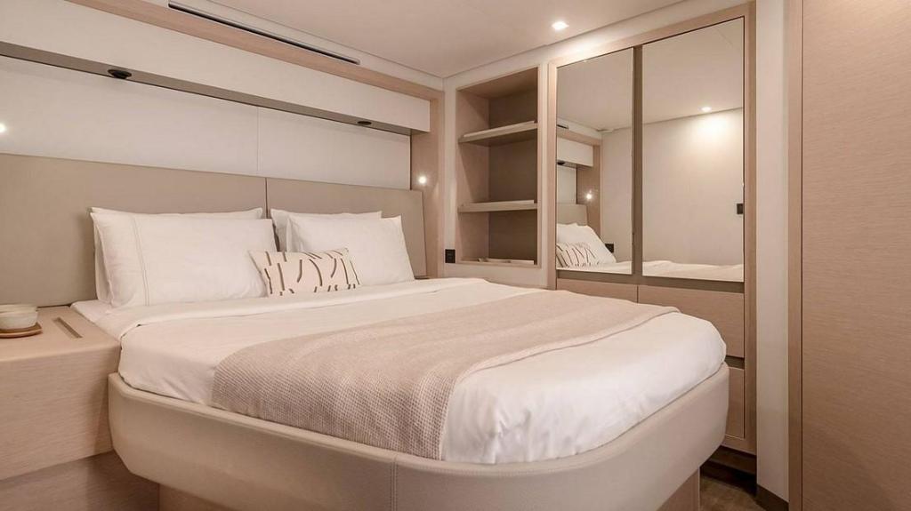 Fountaine Pajot Thira 80
