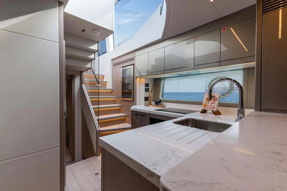 Sunseeker Predator 75