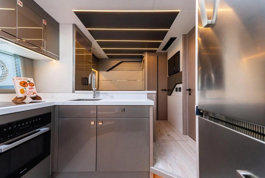 Sunseeker Predator 75