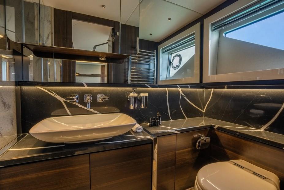 Sunseeker 65 Sport Yacht