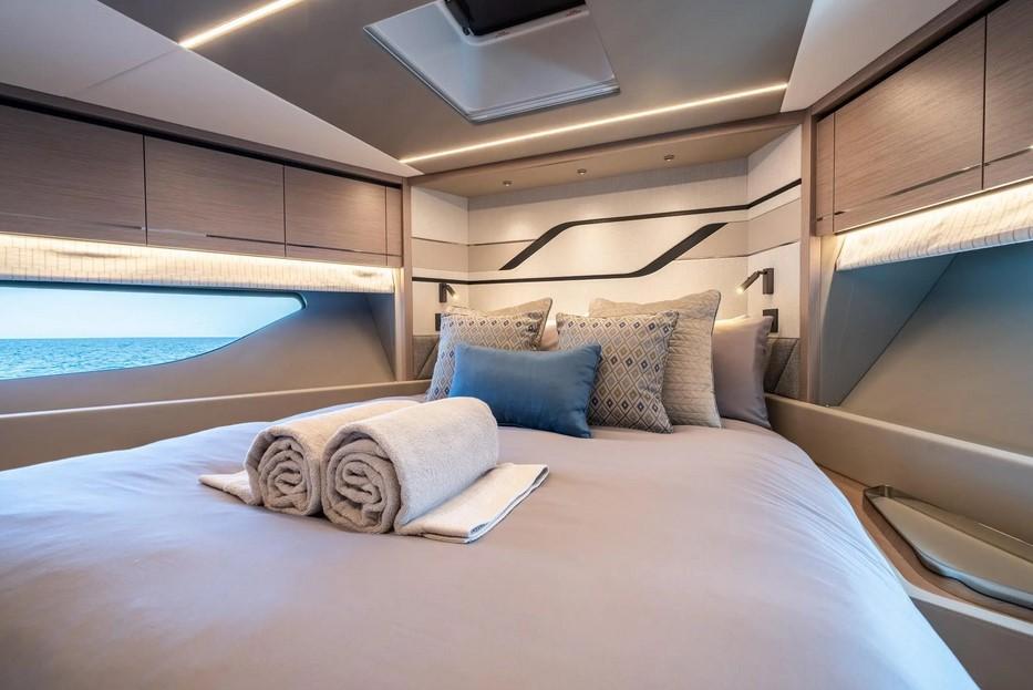 Sunseeker 75 Sport Yacht