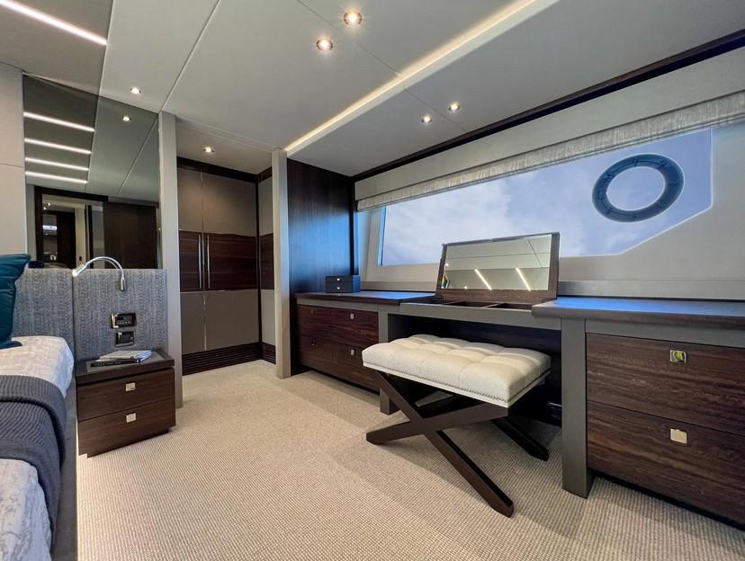 Sunseeker 76 Yacht